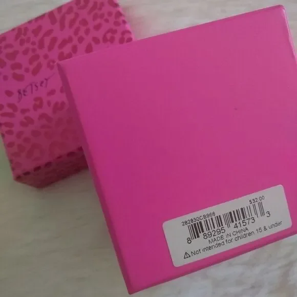 Betsey Johnson flower earrings - Picture 2 of 3